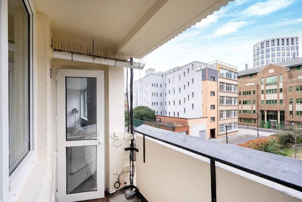 Charming Apartment In The Pleydell Estate London Exterior photo