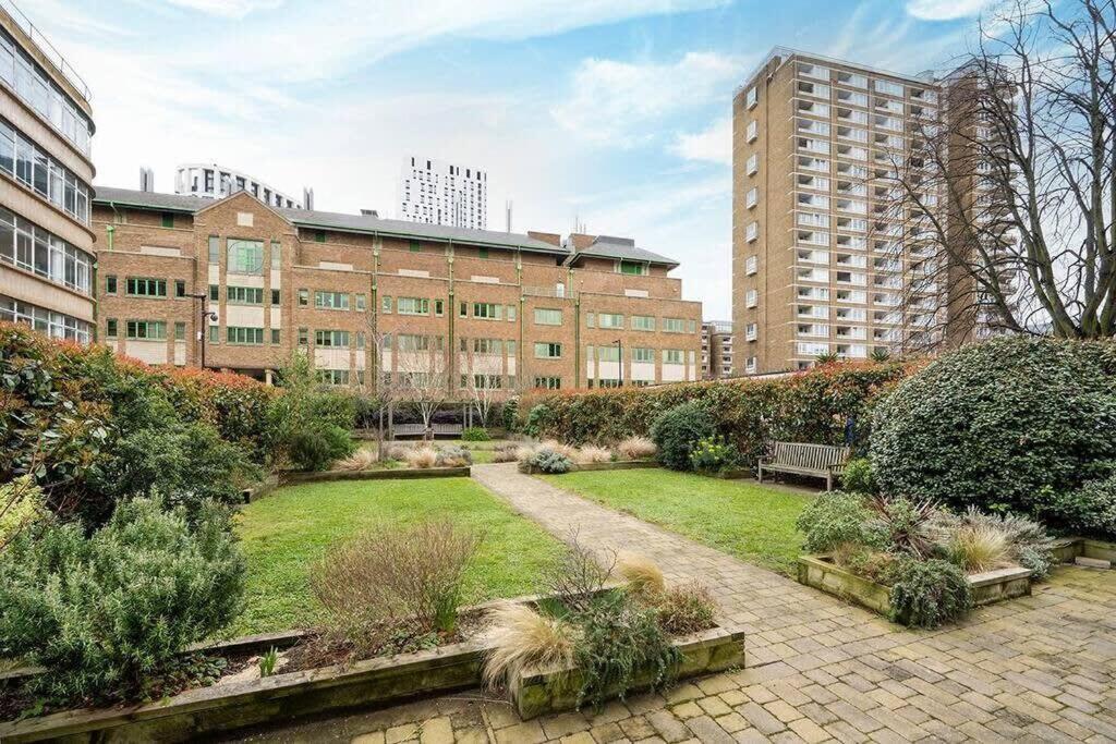 Charming Apartment In The Pleydell Estate London Exterior photo